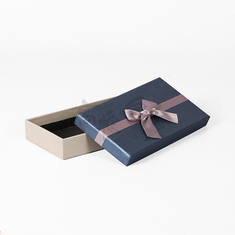 Custom Luxury White Cardboard Gift Box High Gloss Cardboard Boxes Packaging
