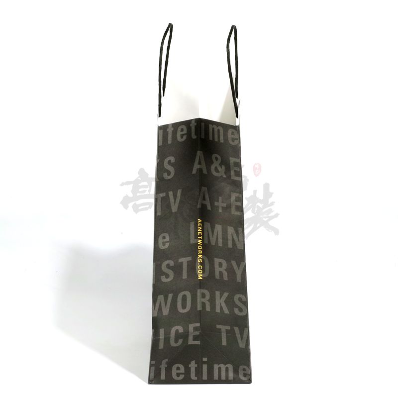 kraft jean packaging paper gift bags with ribbon handle in bulk wholesale for clothing